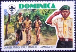 Selo postal da Dominica de 1977 Boy Scout on hike