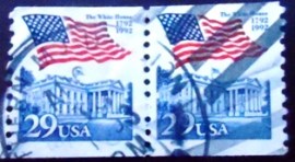 Par de selos postais dos Estados Unidos de 1992 Flag over White House