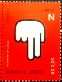 Selo postal do Brasil de 2020 Letra N em Libras