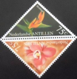 Se-tenant das Antilhas Holandesas de 1999 Cymbidium & Strelitzia