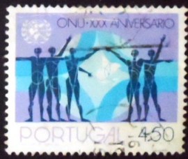 Selo postal de Portugal de 1975 People and dove