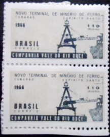 Par de selos postais do Brasil de 1966 Terminal de Tubarão