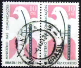 Par de selos postais do Brasil de 1967 Ministério das Comunicações