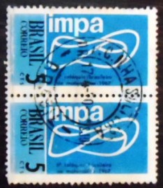 Par de selos postais do Brasil de 1967 Colóquio de Matemática