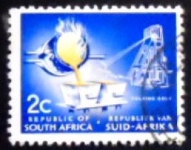 Selo postal da África do Sul de 1973 Pouring Gold