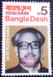 Selo postal de Bangladesh de 1971 Sheik Mujibur Rahman Overprinted in Red