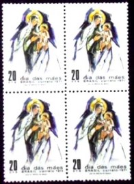 Quadra de selos postais do Brasil de 1971  Santa Mãe e Filho M