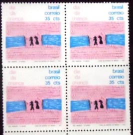 Quadra de selos do Brasil de 1971 Desenho Marisa N