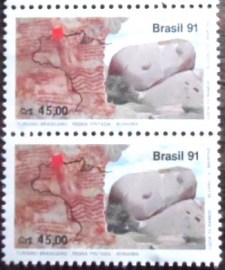 Par de selos postais do Brasil de 1991 Pedra Pintada M