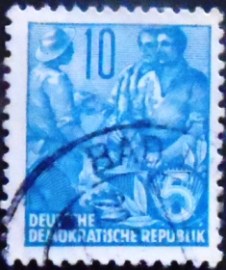 Selo da Alemanha Democrática de 1957 3 workers