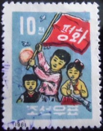 Selo postal da Coréia do Norte de 1961 Children with flag