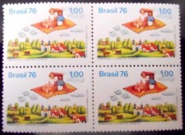 Quadra de selos postais do Brasil de 1976 Tapete Mágico