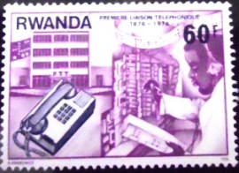 Selo postal da Ruanda de 1976 PTT building in Rwanda