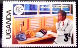 Selo postal da Uganda de 1976 Message Switching Centre
