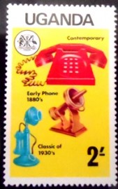 Selo postal da Uganda de 1976 Telephones of 1880 1936 and 1976