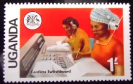 Selo postal da Uganda de 1976 Chordless Switchboard and Operators