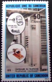 Selo postal de Camarões de 1976 Telephone exchange