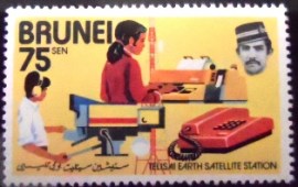 Selo postal do Brunei de 1979 Satellite Station