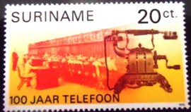 Selo postal do Suriname de 1976 Telephone