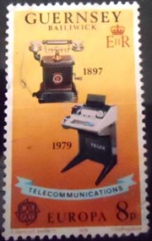 Selo postal de Guernsey de 1979 Telephone 1897 and Telex Machine 1979