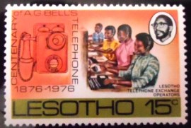 Selo postal do Lesotho de 1976 Telephone operators and wall telephone