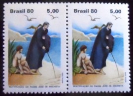 Par de selos do Brasil de 1980 Padre Anchieta e Índio