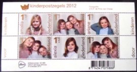 Envelope + Bloco postal da Holanda de 2012 Princesses