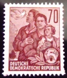 Selo postal da Alemanha Oriental de 1959 Workman and Family