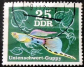 Selo postal da Alemanha Oriental de 1976 Below-sword Guppy