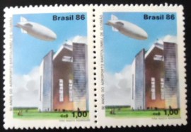 Par de selos postais do Brasil de 1988 Bartolomeu de Gusmão
