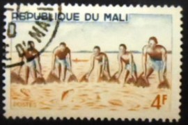 Selo postal do Mali de 1966 Group Fishing with Large Net