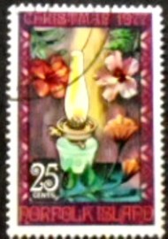 Selo postal da Ilha Norfolk de 1977 Hibiscus and 19th-century Whaler’s Lamp