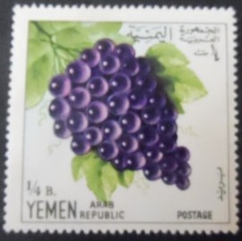 Selo postal do Rep. Yemen de 1967 Bunch of grapes
