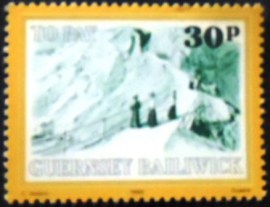 Selo postal de Guernsey de 1982 La Coupee