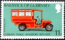 Selo postal de Guernsey de 1979 Motor Bus 1911
