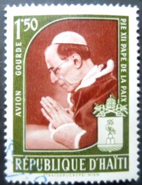 Selo postal do Haiti de 1959 Pope praying
