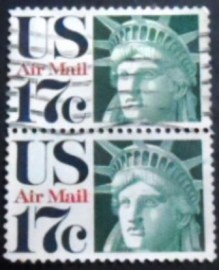 Par de selos postais dos Estados Unidos de 1971 Statue Of Liberty