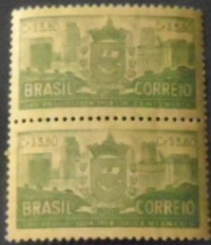 Par de selos do Brasil de 1954 Brasão de Armas 3,80 Palha