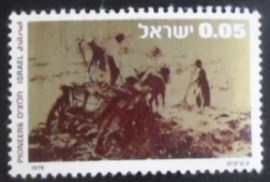 Selo postal de Israel de 1976 Pioneers clearing the land