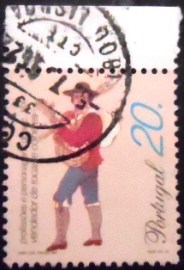 Selo postal de Portugal de 1995 Spinning-wheel and spoon seller