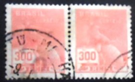 Par de selos postais do Brasil de 1930 Mercúrio e Globo 300 U PR
