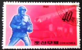 Selo postal da Coréia do Norte de 1989 Fireman and fire engine