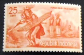 Selo postal da indonésia de 1961 Daja dancer