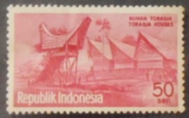 Selo postal da Indonésia de 1961 Toraja houses