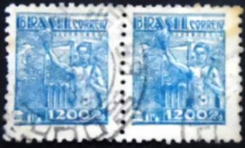 Par de selos postais do Brasil de 1942 Siderurgia 1200