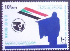 Selo postal do Sudão de 1976 Emblem and Women 10½