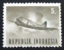 Selo postal da Indonésia de 1964 Douglas DC-3 airliner