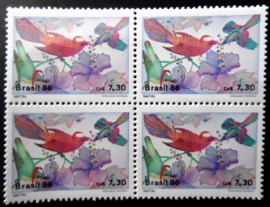 Quadra de selos postais do Brasil de 1986 Pássaros e Flores