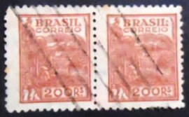 Par de selos postais do Brasil de 1942 Trigo