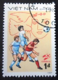 Selo postal do Vietnã de 1982 Three players